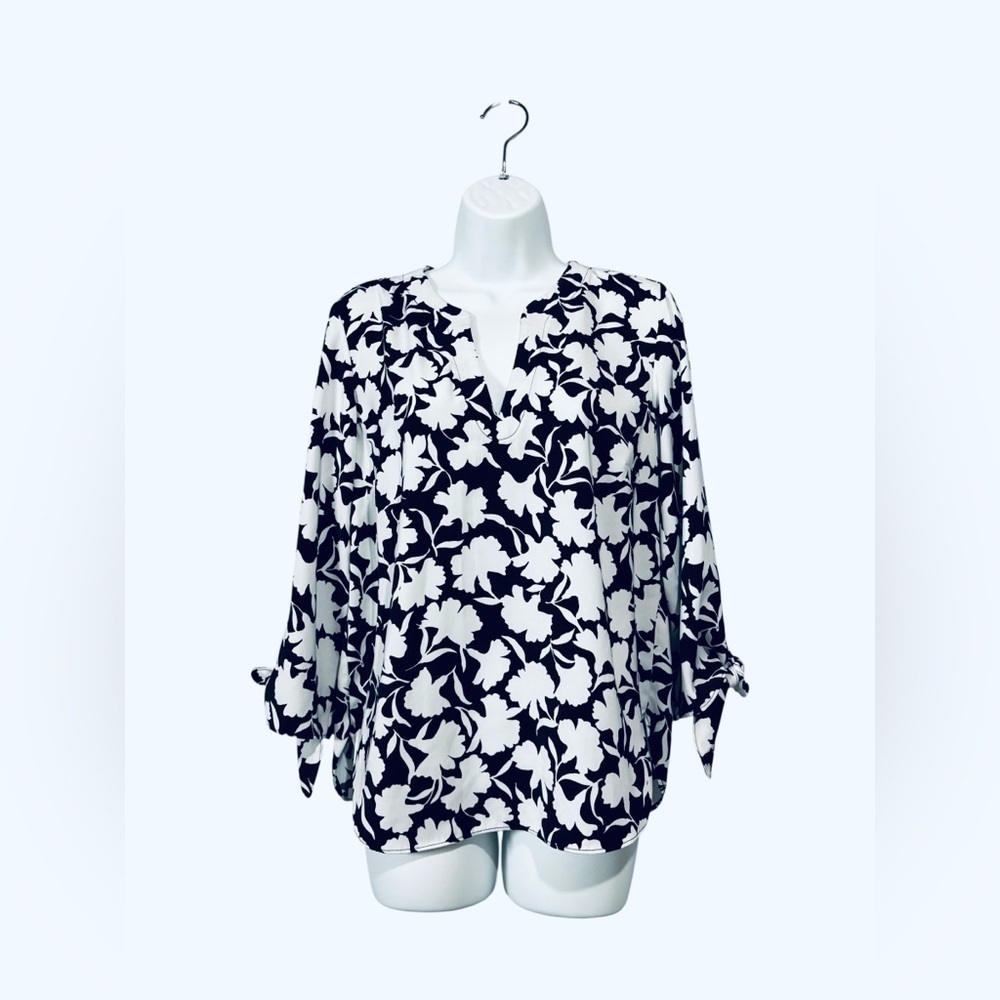 Michael Michael Kors, Black & White Floral Tie-Sleeve Blouse, Small - Picture 4 of 10